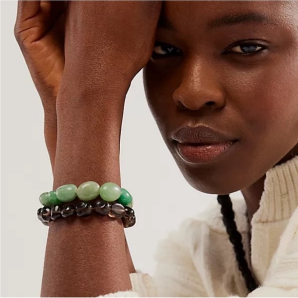 Bookmark for Live Shows- Activewear, Jeffree Star, Free People skincare jewelry - Picture 7 of 10